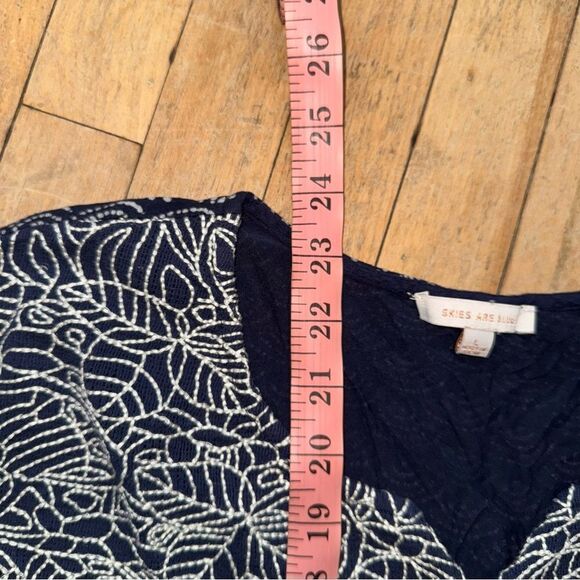 Skies are Blue top, size large. - Picture 3 of 5